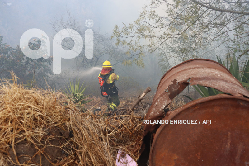 INCENDIO-VALLE-NAYON