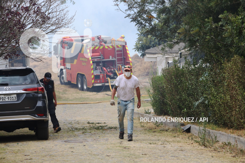 INCENDIO-VALLE-NAYON