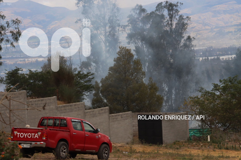 INCENDIO-VALLE-NAYON