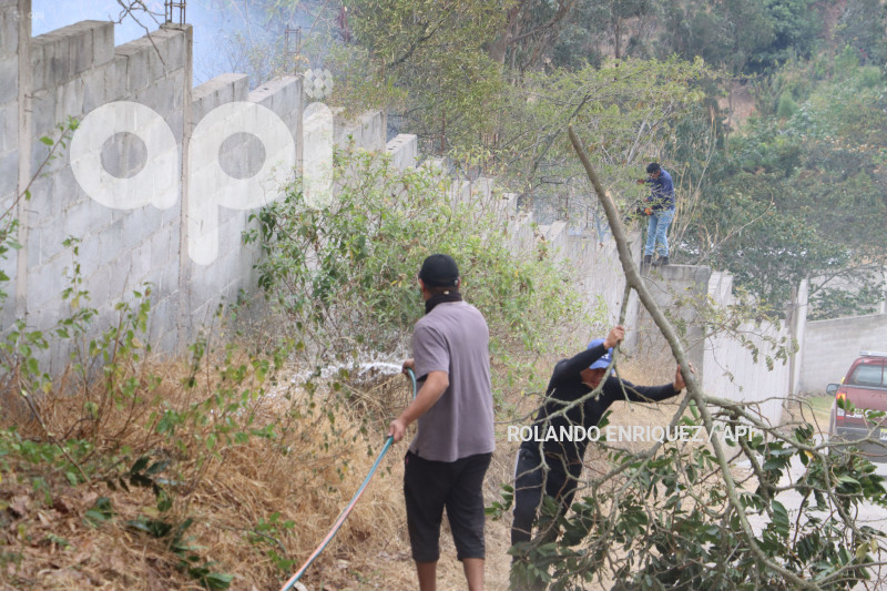 INCENDIO-VALLE-NAYON