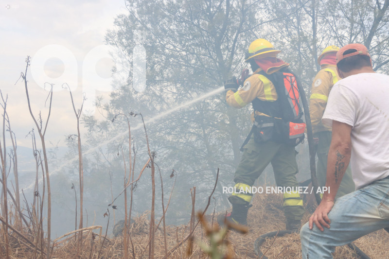 INCENDIO-VALLE-NAYON
