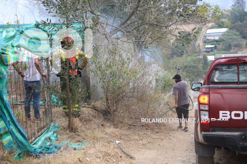 INCENDIO-VALLE-NAYON