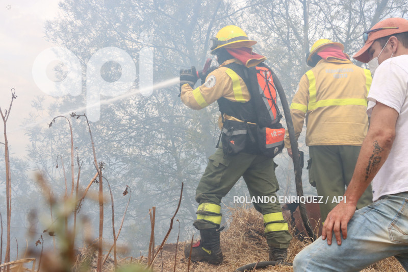 INCENDIO-VALLE-NAYON