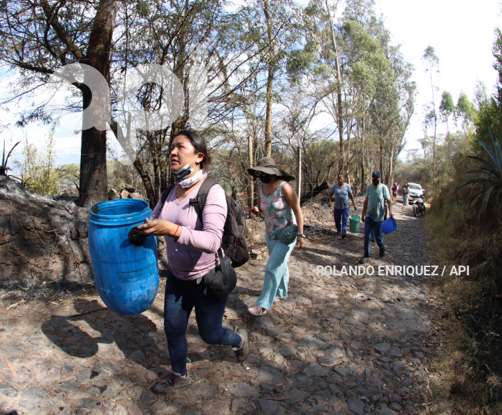 INCENDIO-VALLE-NAYON