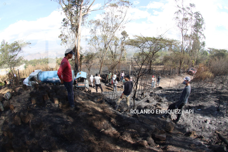 INCENDIO-VALLE-NAYON