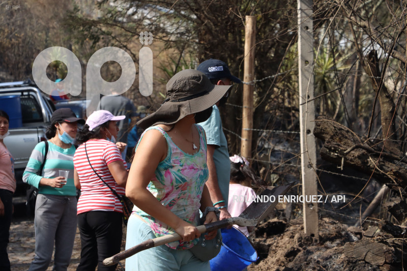 INCENDIO-VALLE-NAYON