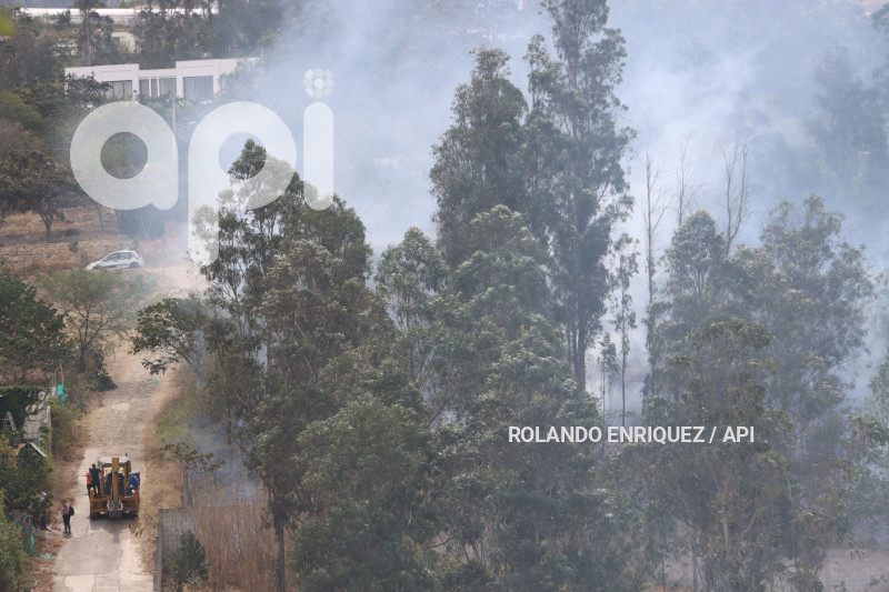 INCENDIO-VALLE-NAYON