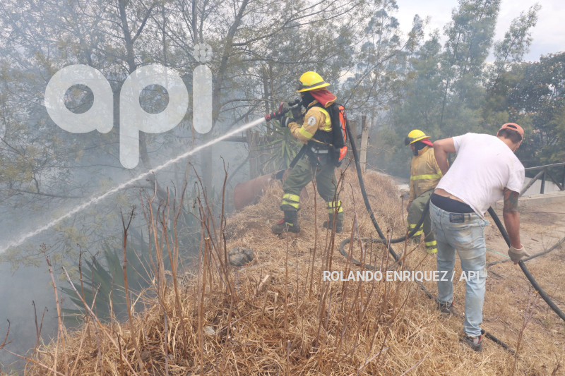 INCENDIO-VALLE-NAYON