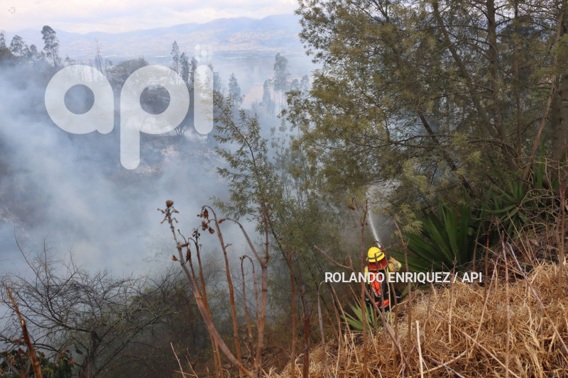 INCENDIO-VALLE-NAYON