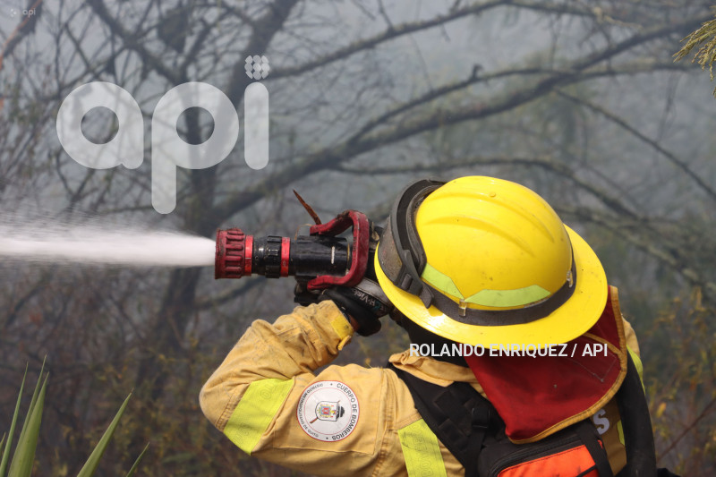 INCENDIO-VALLE-NAYON