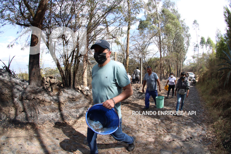 INCENDIO-VALLE-NAYON