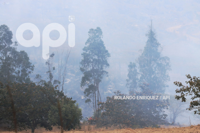 INCENDIO-VALLE-NAYON