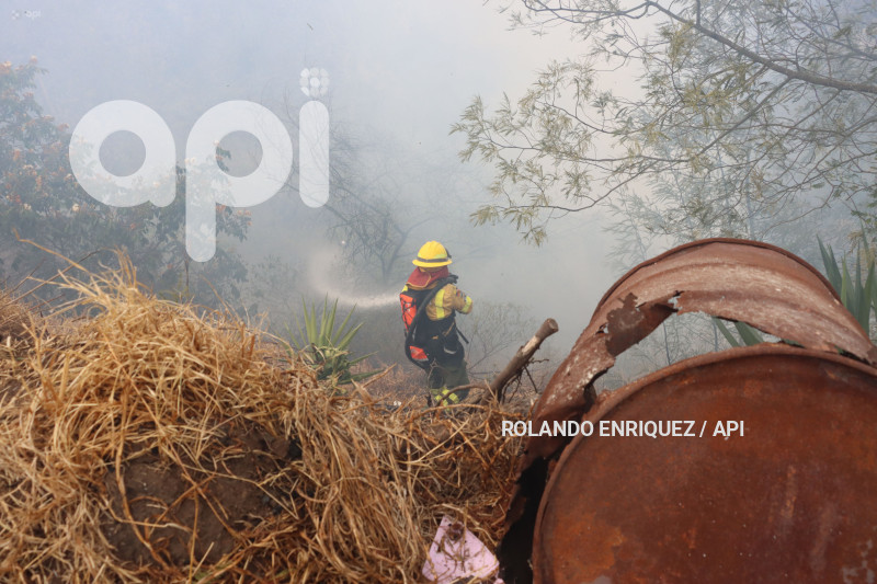 INCENDIO-VALLE-NAYON