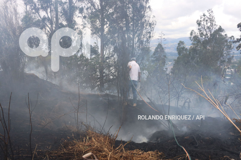 INCENDIO-VALLE-NAYON