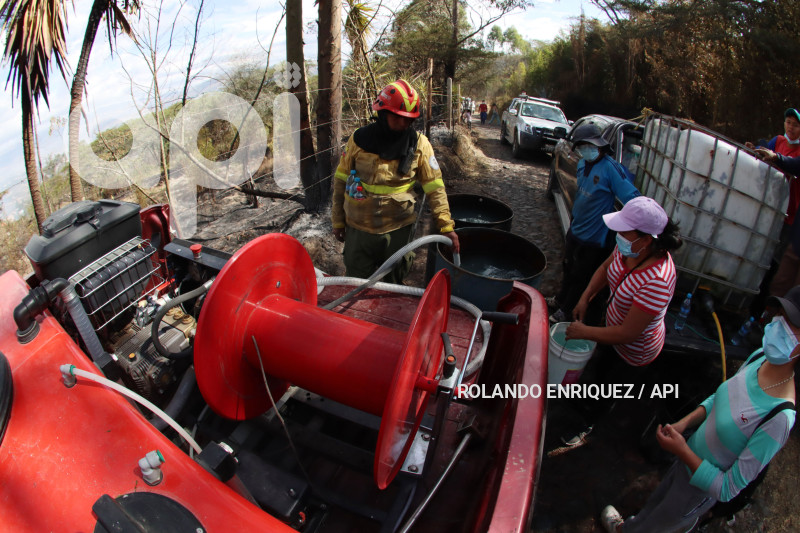 INCENDIO-VALLE-NAYON