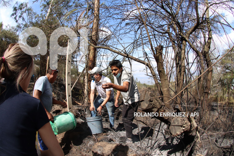 INCENDIO-VALLE-NAYON
