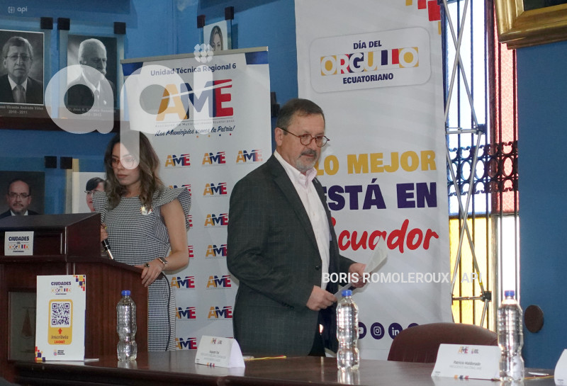 CUENCA-LANZAMIENTO DIA ORGULLO ECUATORIANO