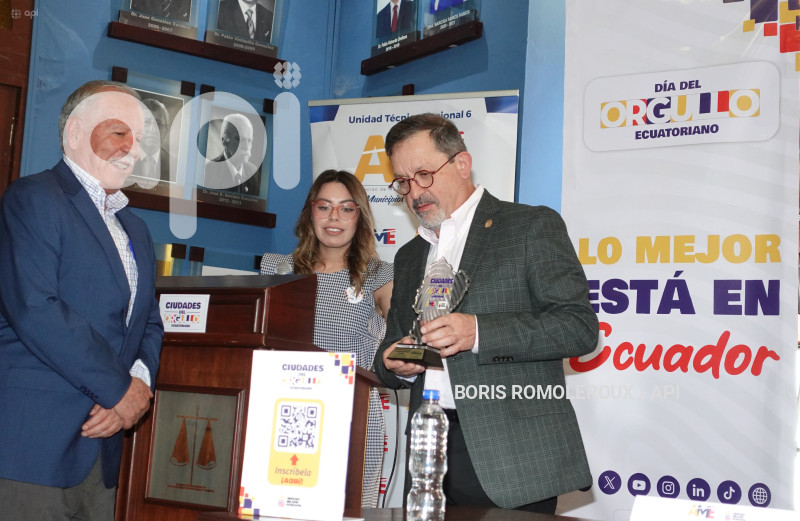 CUENCA-LANZAMIENTO DIA ORGULLO ECUATORIANO