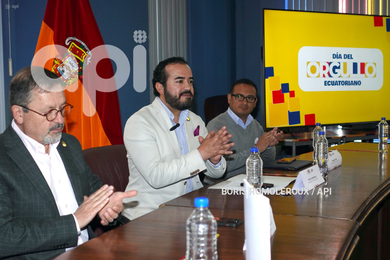CUENCA-LANZAMIENTO DIA ORGULLO ECUATORIANO