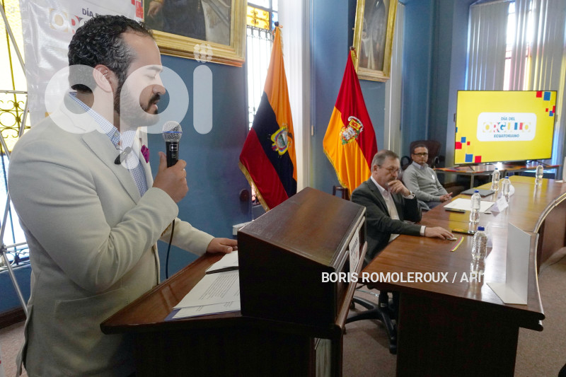 CUENCA-LANZAMIENTO DIA ORGULLO ECUATORIANO