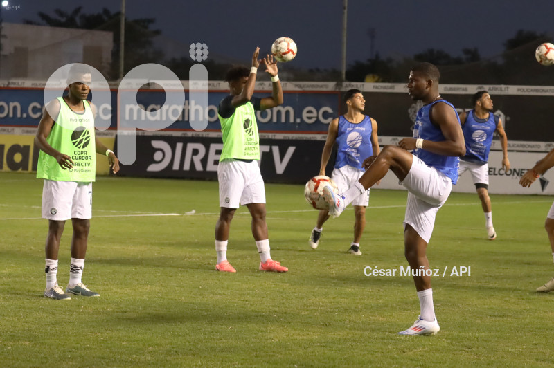 FBL-COPA ECUADOR- GUAYAQUIL-DELFIN