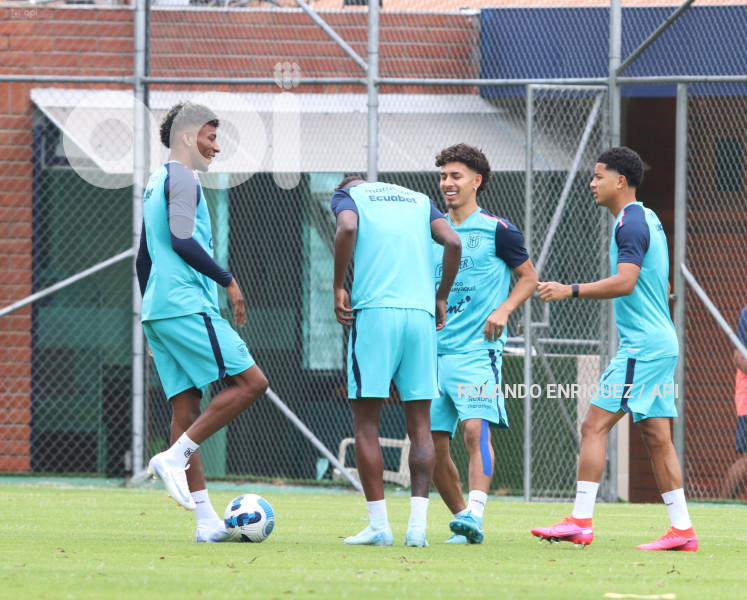 ENTRENAMIENTO SELECCIÓN ECUADOR