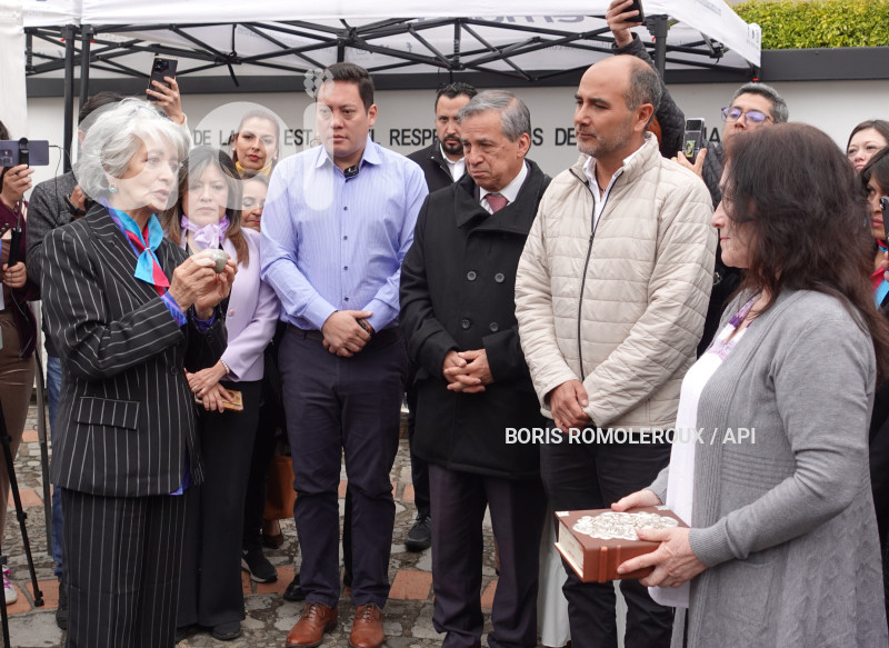 CUENCA-COLOCACION PRIMERA PIEDRA-VICTIMAS FEMICIDIOS