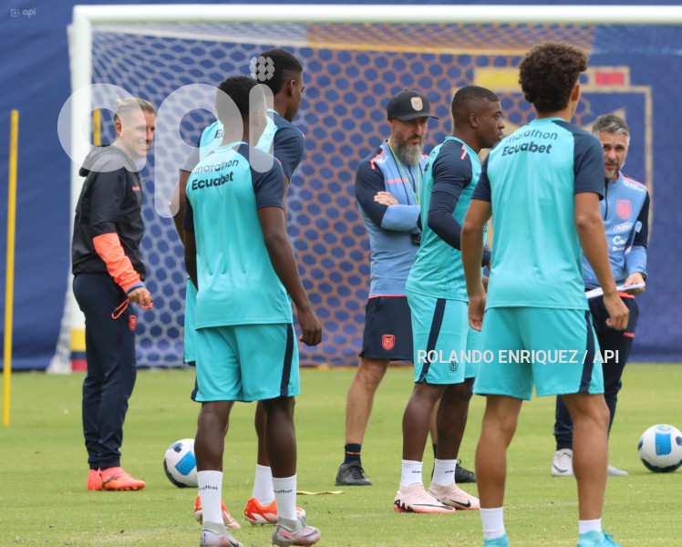 ENTRENAMIENTO SELECCIÓN ECUADOR