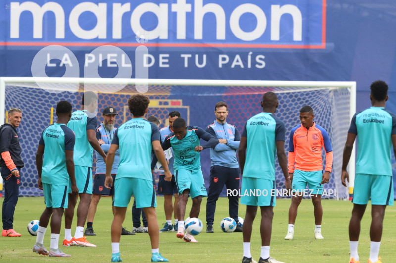 ENTRENAMIENTO SELECCIÓN ECUADOR