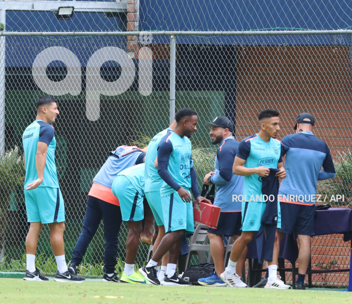 ENTRENAMIENTO SELECCIÓN ECUADOR
