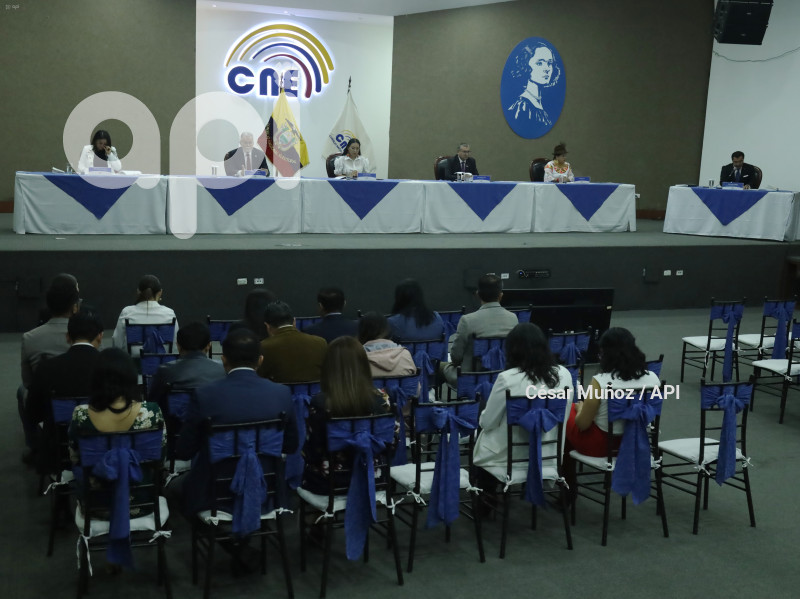 UIO- APROBACION CONVOCATORIA CNE