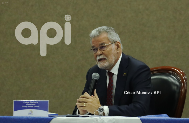 UIO- APROBACION CONVOCATORIA CNE