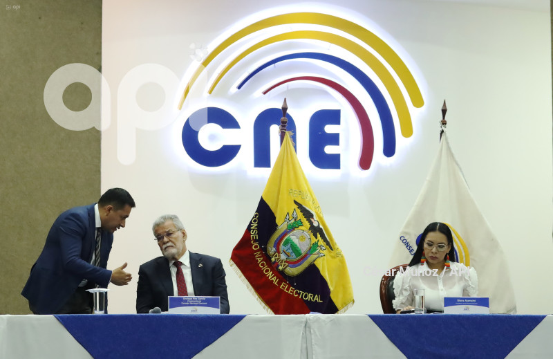 UIO- APROBACION CONVOCATORIA CNE