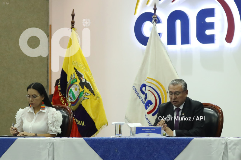 UIO- APROBACION CONVOCATORIA CNE