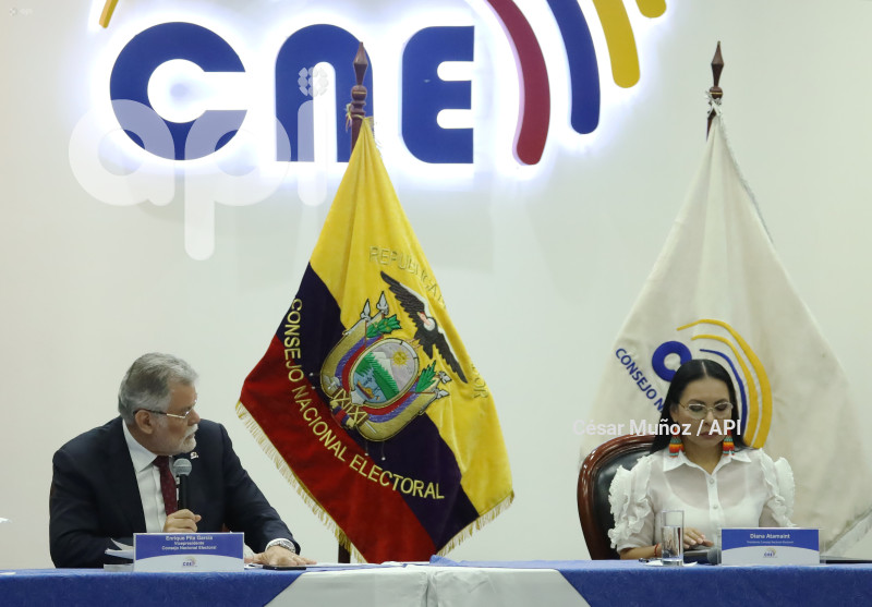 UIO- APROBACION CONVOCATORIA CNE