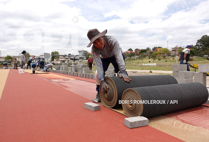 CUENCA-COLOCACION PISTA ATLETICA