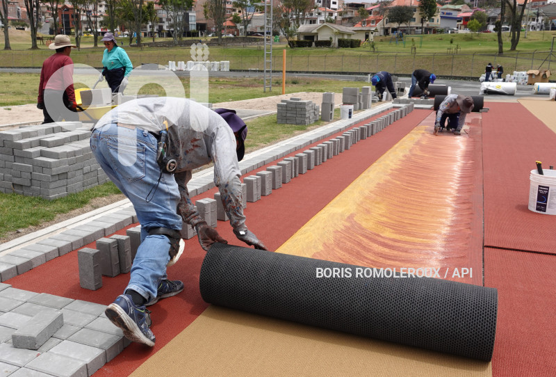 CUENCA-COLOCACION PISTA ATLETICA
