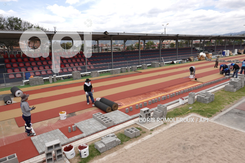 CUENCA-COLOCACION PISTA ATLETICA