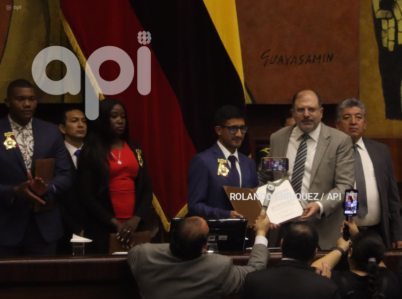 ASAMBLEA-CONDECORACION-ATLETAS-OLIMPICOS