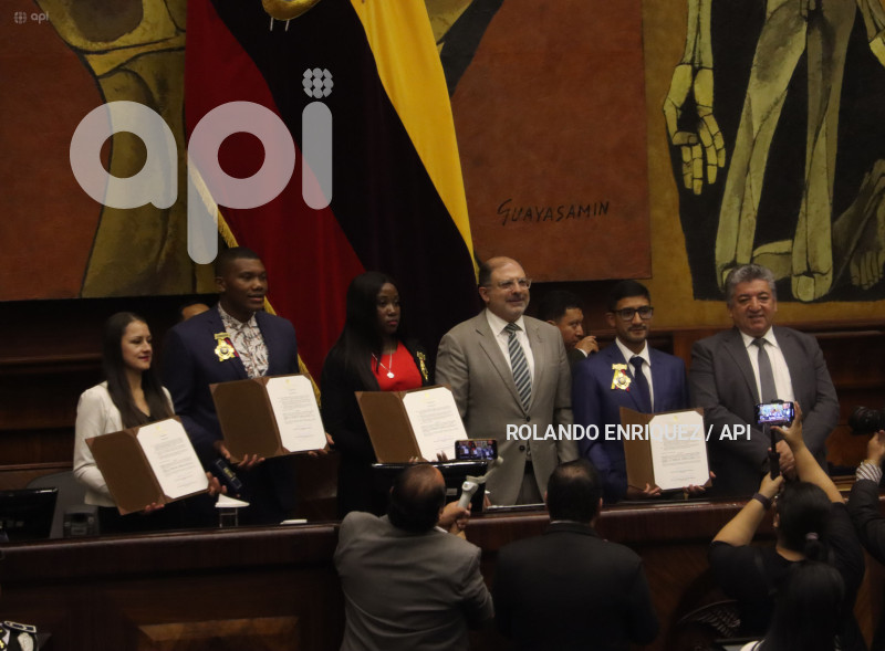 ASAMBLEA-CONDECORACION-ATLETAS-OLIMPICOS