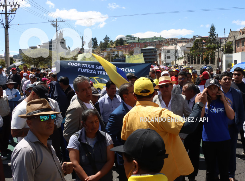 MARCHA-TRANSPORTISTAS-PICHINCHA