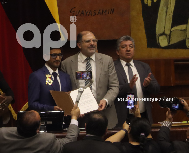 ASAMBLEA-CONDECORACION-ATLETAS-OLIMPICOS