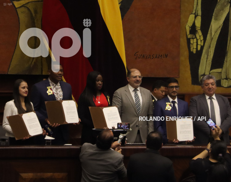 ASAMBLEA-CONDECORACION-ATLETAS-OLIMPICOS
