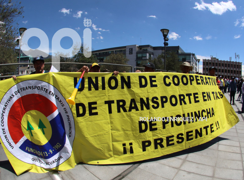 MARCHA-TRANSPORTISTAS-PICHINCHA