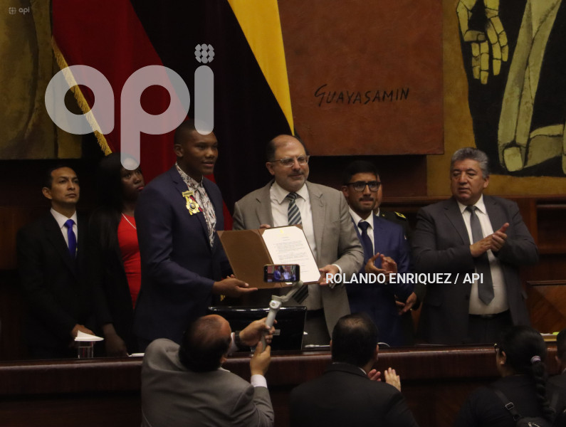 ASAMBLEA-CONDECORACION-ATLETAS-OLIMPICOS
