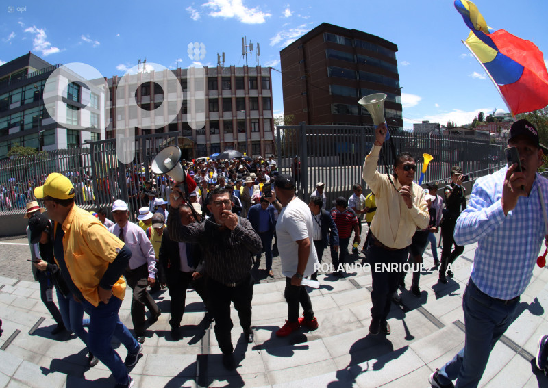 MARCHA-TRANSPORTISTAS-PICHINCHA