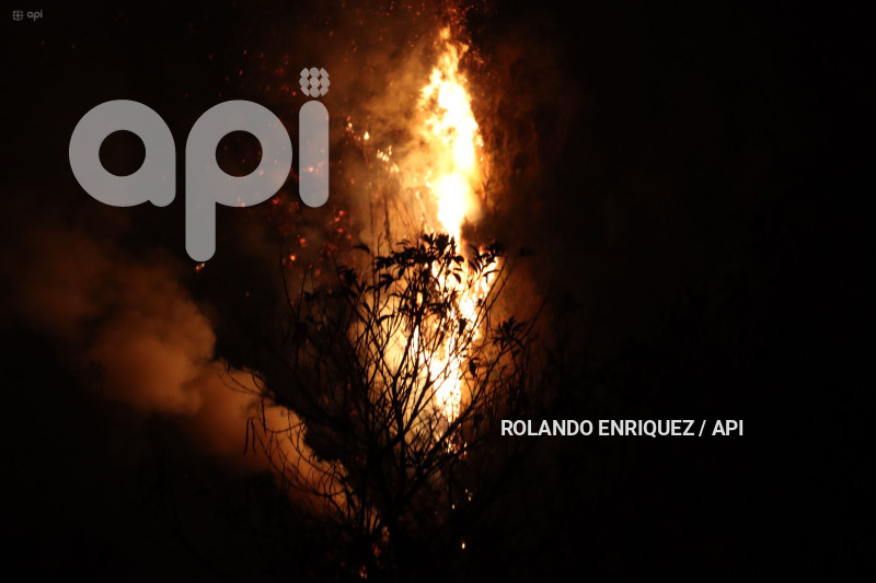 INCENDIO-QUITO-GUAPULO