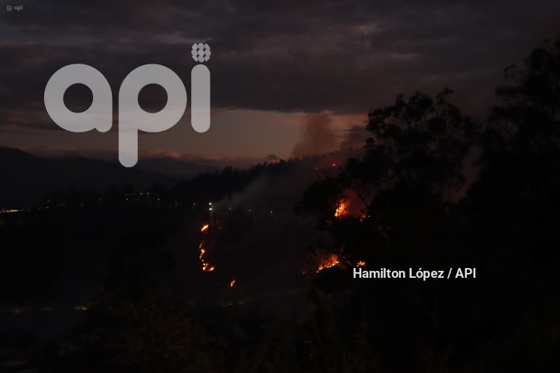 UIO-INCENDIO-SIMÓN-BOLÍVAR