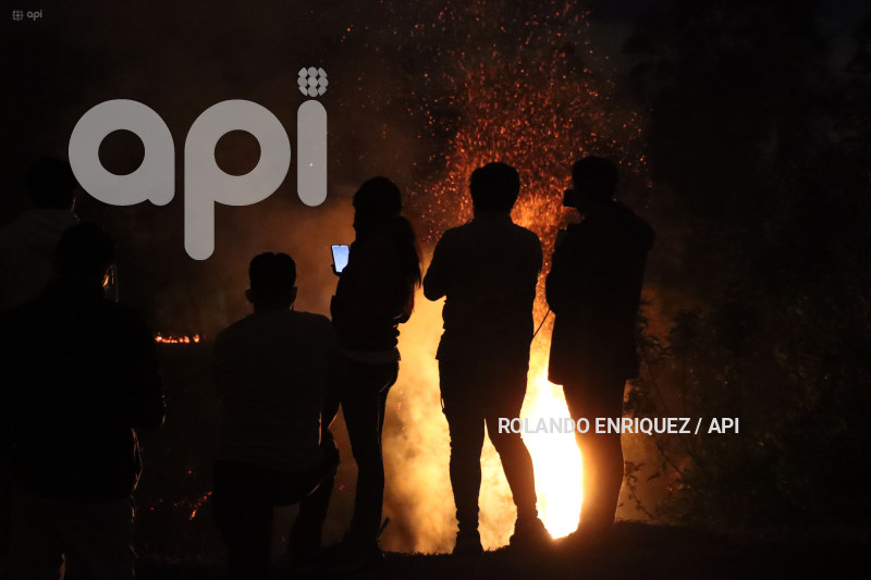 INCENDIO-QUITO-GUAPULO