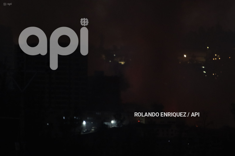 INCENDIO-QUITO-GUAPULO
